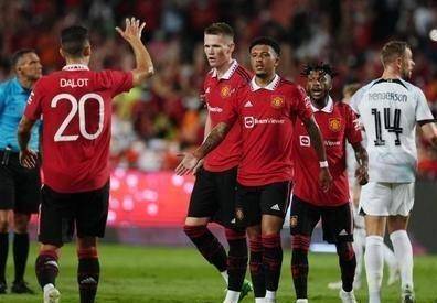 红魔帅位终定！临时主帅10战封神+更衣室集体逼宫，名宿点赞+管理层松口，卡里克锁定正式帅位